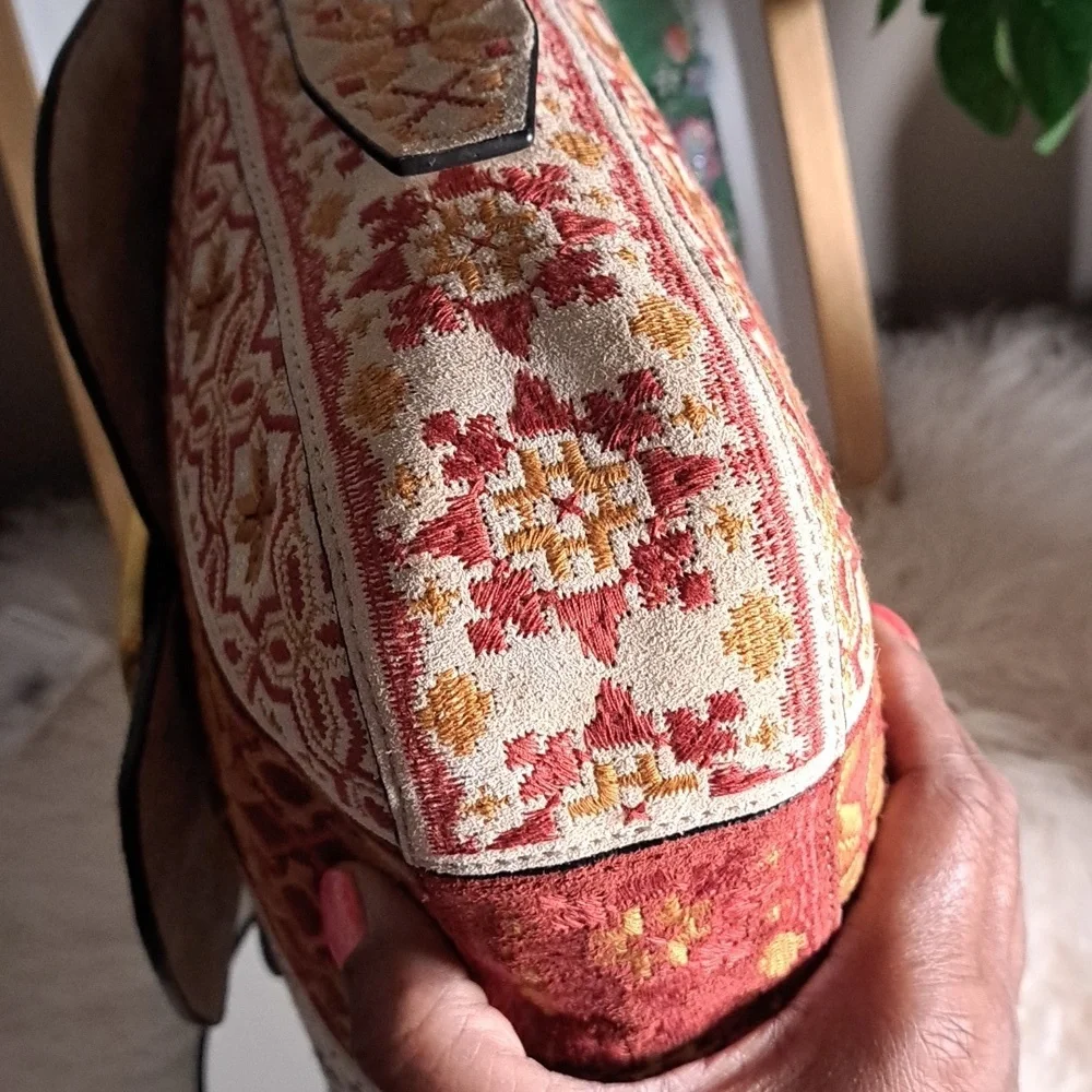 Tory Burch Sawyer Embroidered Shoulder Bag Like New